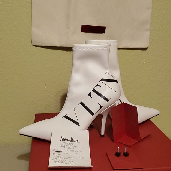 Authentic Valention logo boots. - Picture 4 of 8